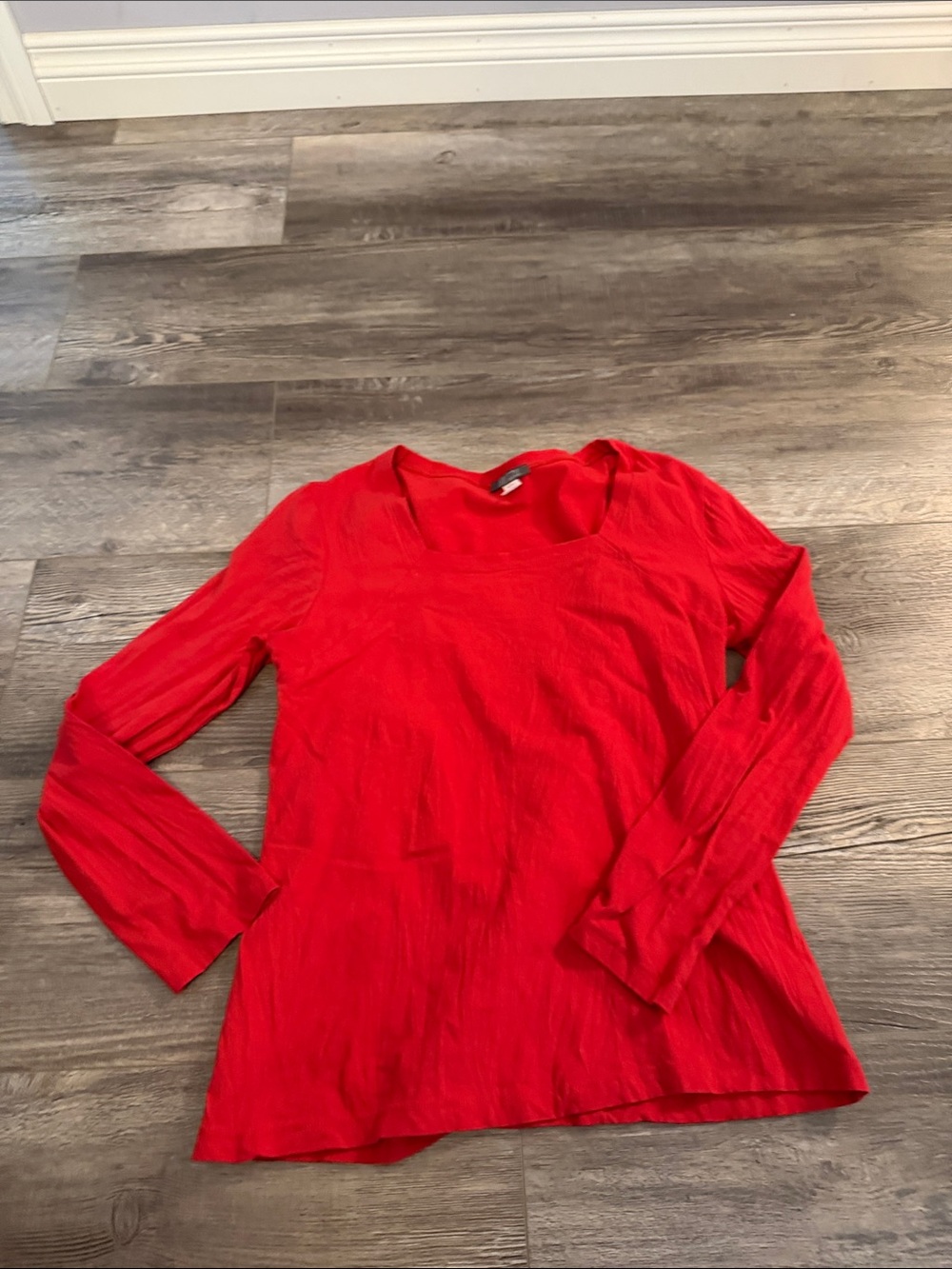 Dolcezza Women's Long-Sleeve Crewneck Top in Red